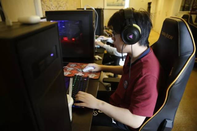 【LCS】TSM官推：下放辅助选手Shenyi至二队 上调Yursan为一队首发辅助